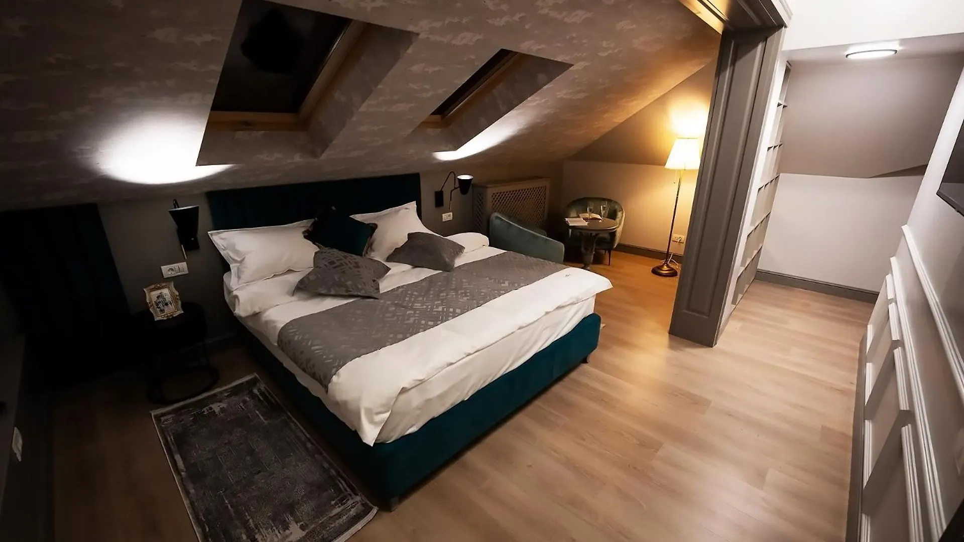 Tempus Hotel Bucharest 0*,
