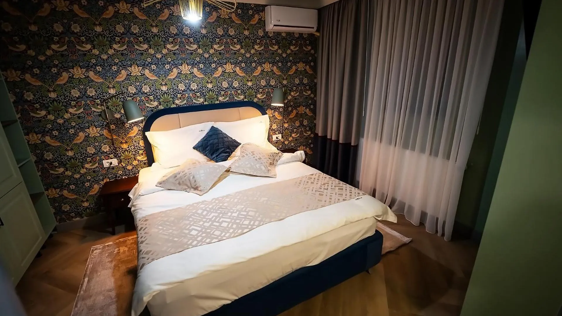 Tempus Hotel Bucharest 0*,  Romania