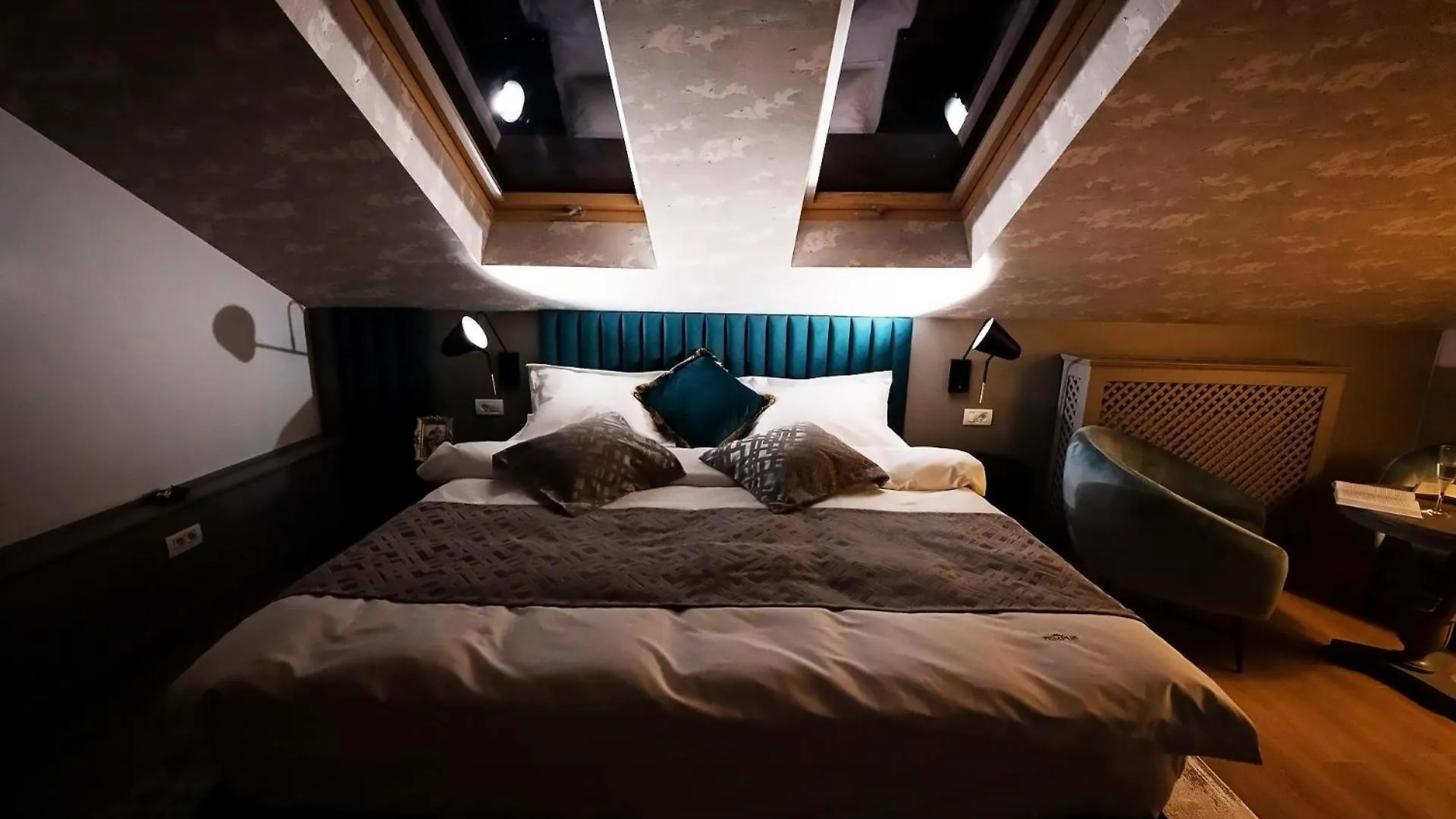 Tempus Hotel Bucharest 0*,  Romania